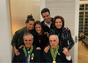 Dr. Henrique Salvador, com os filhos Júlia, Dra. Anna e José Henrique Salvador, e Dr. José Salvador e Dra Norma Moraes Salvador