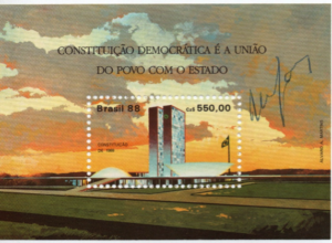 Autógrafo de Ulysses concedido a Carlos Alberto Teixeira de Oliveira em Selo Postal comemorativo da Constituição de 1988