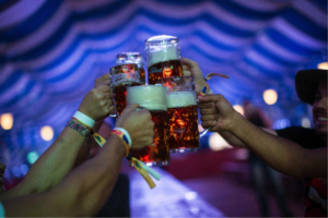 São Paulo Oktoberfest promove retomada de grandes eventos com shows de pop rock, músicas típicas e chopes especiais de festivais da Alemanha