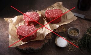 Supermercados da Europa bloqueiam carne brasileira da JBS ligada ao desmatamento