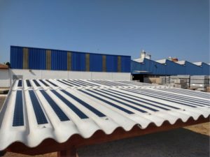 Primeira telha fotovoltaica de fibrocimento do Brasil, desenvolvida pela Eternit, recebe registro do Inmetro