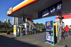 Redução do preço da gasolina aponta para a urgência da Reforma Tributária e ações como o Dia Livre de Impostos 