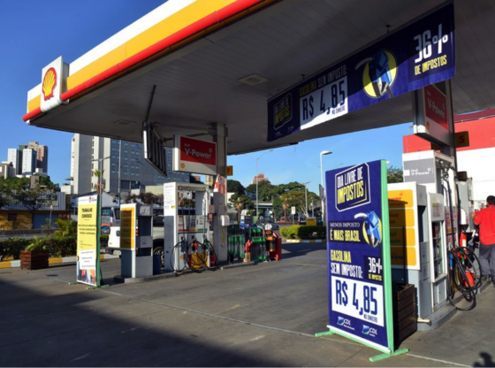 Redução do preço da gasolina aponta para a urgência da Reforma Tributária e ações como o Dia Livre de Impostos