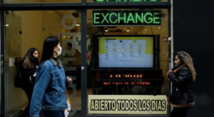 Argentina cria “dólar Coldplay” e “dólar Qatar”