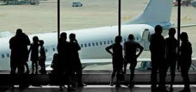 Agência de viagens e companhia aérea devem indenizar família por voos adiados