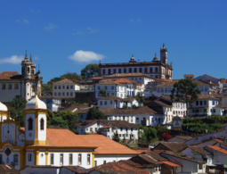 Respeito ao patrimônio histórico: novo mobiliário urbano de Ouro Preto camufla tecnologia 5G